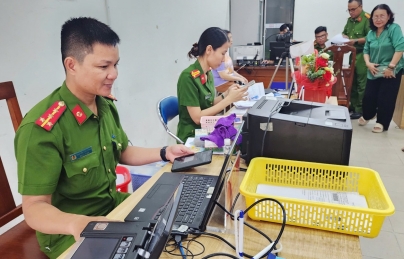 Lãnh đạo phường Hải Châu thăm, động viên cán bộ chiến sĩ Công an phường