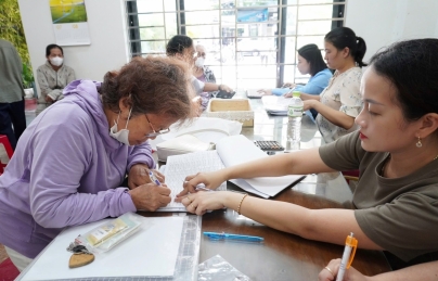 Loạt bài: Xây dựng chính quyền phục vụ - Hành trình thử thách bộ máy mới, xây dựng niềm tin trong Nhân dân. Kỳ 1: Vì Nhân dân là không chờ đợi Loạt bài: Xây dựng chính quyền phục vụ - Hành trình thử thách bộ máy mới, xây dựng niềm tin trong Nhân dân. Kỳ 1: Vì Nhân dân là không chờ đợi