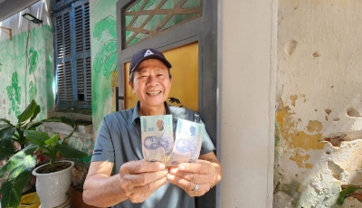 Kỳ 2: Trao quà 2/9 đến tận tay người dân, chính quyền phục vụ không phải khẩu hiệu Kỳ 2: Trao quà 2/9 đến tận tay người dân, chính quyền phục vụ không phải khẩu hiệu