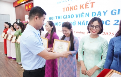 Tuyên dương khen thưởng giáo viên dạy giỏi cấp phường năm học 2025-2026 