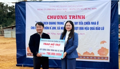 Phường Hải Châu trao tặng 700 triệu đồng hỗ trợ sửa chữa nhà ở cho các hộ gia đình thôn H’juh, xã Hùng Sơn