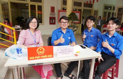 Tổ bầu cử - Những người thầm lặng góp phần làm nên thành công của ngày bầu cử Tổ bầu cử - Những người thầm lặng góp phần làm nên thành công của ngày bầu cử