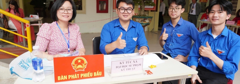 Tổ bầu cử - Những người thầm lặng góp phần làm nên thành công của ngày bầu cử Tổ bầu cử - Những người thầm lặng góp phần làm nên thành công của ngày bầu cử