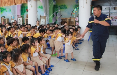 Bản tin Video: Tăng cường kỹ năng phòng cháy, chữa cháy cho cán bộ công nhân viên Trường Mầm non Dạ Lan Hương Bản tin Video: Tăng cường kỹ năng phòng cháy, chữa cháy cho cán bộ công nhân viên Trường Mầm non Dạ Lan Hương