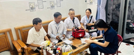 Trạm Y tế phường Hải Châu khám sức khỏe tại nhà các Mẹ Việt Nam Anh hùng và người có công với cách mạng Trạm Y tế phường Hải Châu khám sức khỏe tại nhà các Mẹ Việt Nam Anh hùng và người có công với cách mạng
