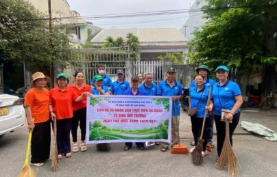 Hơn 500 người tại ra quân dọn vệ sinh môi trường tại 51 tổ dân phố trên địa bàn phường Hải Châu sáng ngày 9/8/2026 