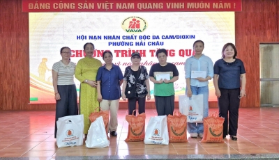 PHƯỜNG HẢI CHÂU TRAO HƠN 45 TRIỆU ĐỒNG HỖ TRỢ NẠN NHÂN CHẤT ĐỘC DA CAM/DIOXIN
