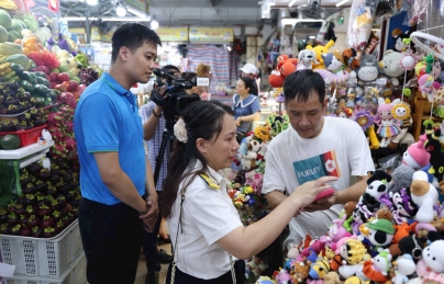 Tổ Công nghệ số cộng đồng đi từng ngõ, gõ từng nhà hỗ trợ hộ kinh doanh chuyển đổi số