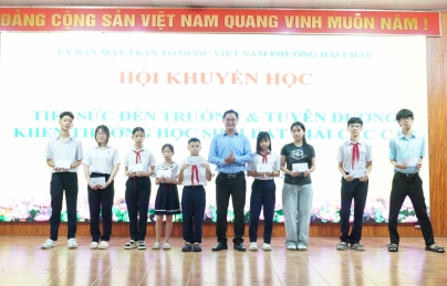 Hội Khuyến học phường Hải Châu tổ chức chương trình “Tiếp sức đến trường” và tuyên dương học sinh đạt giải các cấp