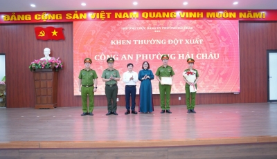 Khen thưởng đột xuất các tập thể, cá nhân Công an phường Hải Châu 