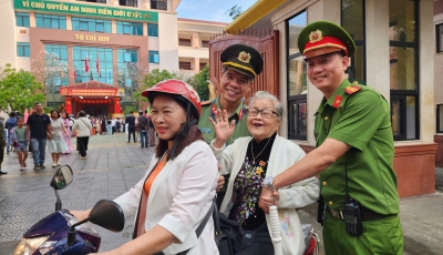 Cử tri phường Hải Châu gửi gắm niềm tin vào từng lá phiếu