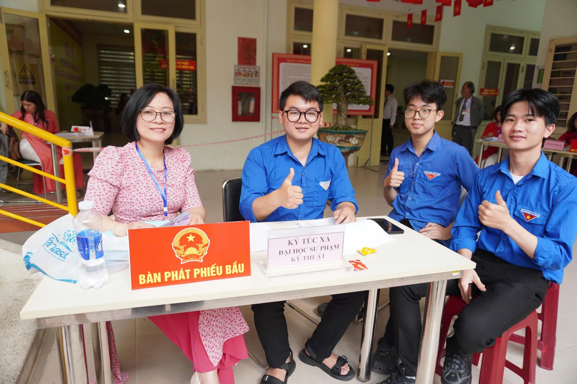 Đồng hành cùng sinh viên trong lần đầu được bỏ phiếu