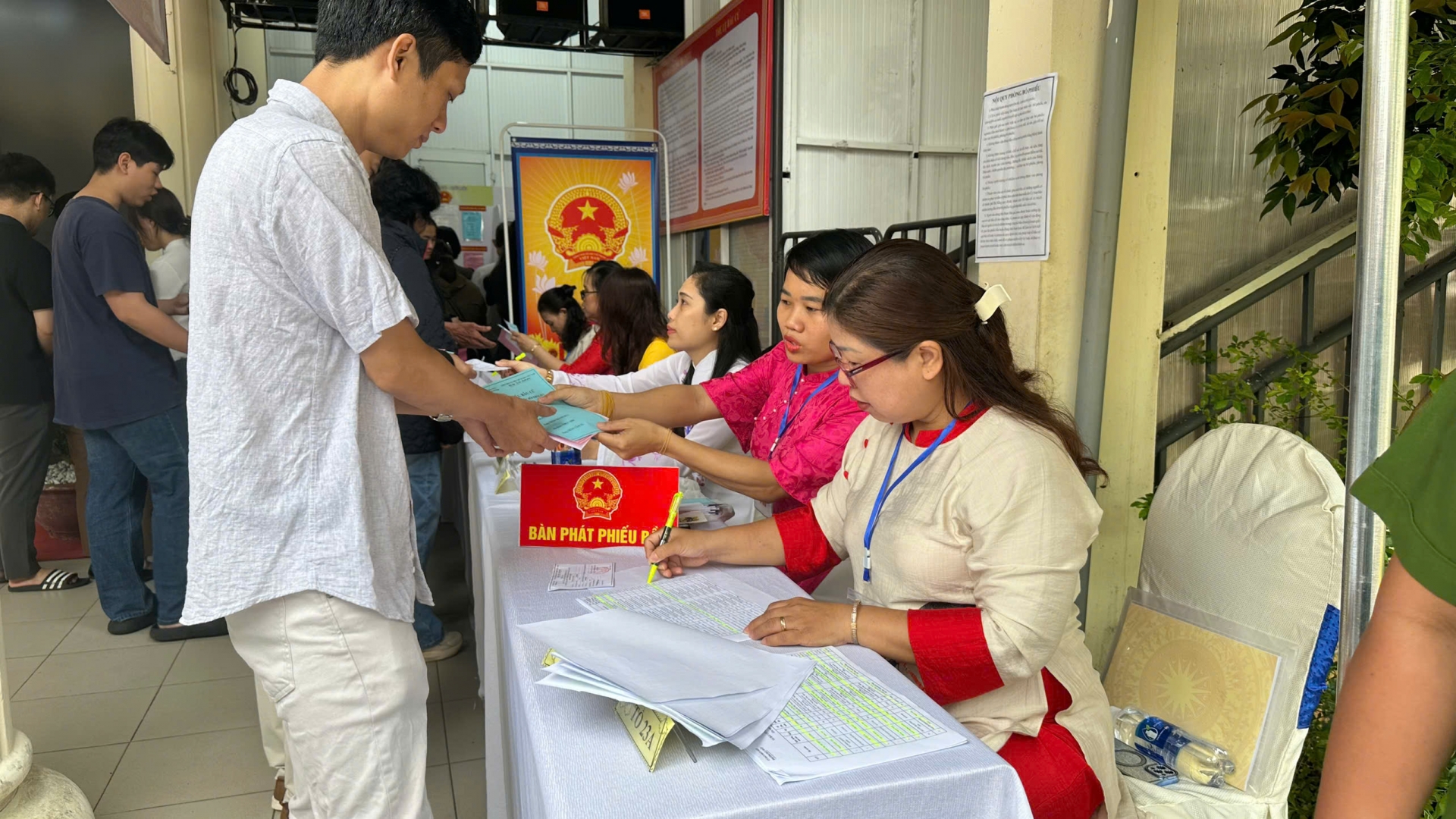 Thực hiện phát phiếu nhanh chóng, chính xác