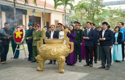 Lãnh đạo quận Hải Châu dâng hương, tưởng niệm các anh hùng, nghĩa sĩ