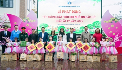 Quận Hải Châu trồng hơn 800 cây xanh, tặng 160 chậu cây cho người dân nhân Tết trồng cây