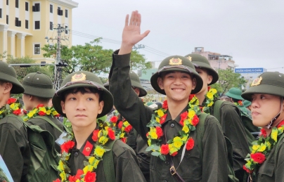 Nụ cười, nước mắt xúc động trong ngày 240 thanh niên quận Hải Châu lên đường nhập ngũ
