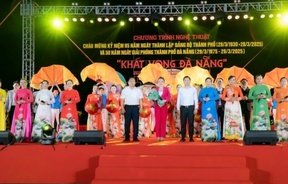 Chương trình nghệ thuật “Khát vọng Đà Nẵng” mang đến những giai điệu hào hùng, tha thiết nhắc nhớ tháng 3 lịch sử