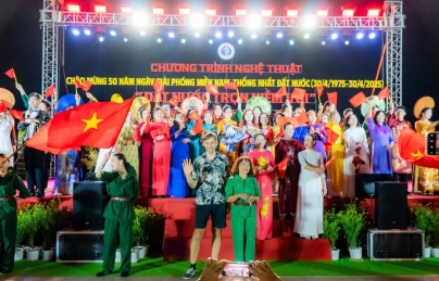 Phố đi bộ Bạch Đằng rực rỡ cờ hoa trong chương trình nghệ thuật “Đất nước trọn niềm vui”