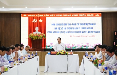 Phó Bí thư Thường trực Thành ủy Nguyễn Đình Vĩnh làm việc với Ban Thường vụ Đảng ủy phường Hải Châu về công tác chuẩn bị đại hội