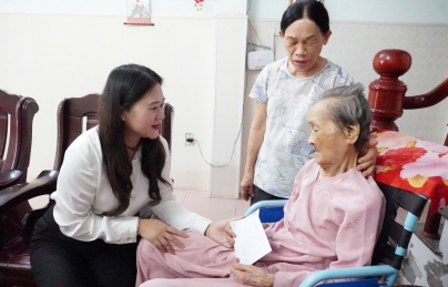 Phường Hải Châu tổ chức các đoàn thăm, tặng quà nhân kỷ niệm 78 năm ngày thương binh - liệt sĩ (27/7/1947 – 27/7/2025)