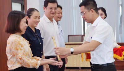 Khen thưởng đột xuất Trung tâm Phục vụ hành chính công và Phòng Văn hoá – Xã hội phường