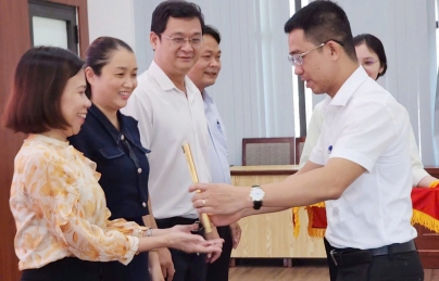 Khen thưởng đột xuất Trung tâm Phục vụ hành chính công và Phòng Văn hoá – Xã hội phường