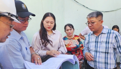 Lãnh đạo phường kiểm tra các trường học, chuẩn bị năm học mới