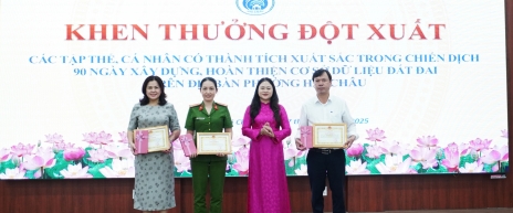 Khen thưởng đột xuất các cá nhân, tập thể trong chiến dịch 90 ngày xây dựng, hoàn thiện cơ sở dữ liệu đất đai