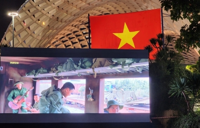 Phim “Mưa Đỏ” chạm đến cảm xúc người dân tại Công viên APEC