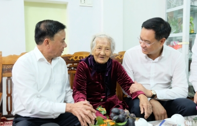 Đoàn công tác Trung ương thăm, tặng quà gia đình chính sách, hộ khó khăn tại phường Hải Châu nhận dịp Tết Bính Ngọ 2026