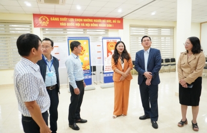 Đoàn công tác thành phố kiểm tra các điểm bầu cử tại phường Hải Châu