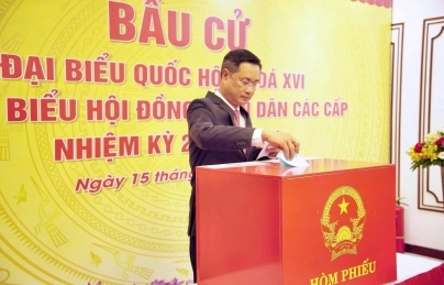 Lãnh đạo thành phố dự khai mạc và bỏ phiếu bầu cử tại phường Hải Châu Lãnh đạo thành phố dự khai mạc và bỏ phiếu bầu cử tại phường Hải Châu