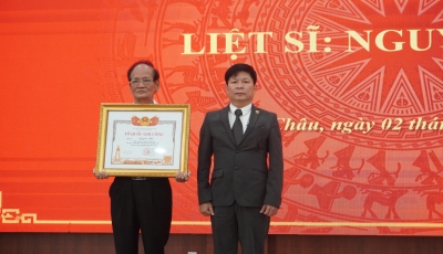 Hải Châu tổ chức Lễ trao Bằng “Tổ quốc ghi công” cho thân nhân liệt sĩ Nguyễn Phú 