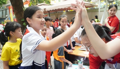 Sôi nổi Ngày hội tháng 4 tại Trường Tiểu học Phan Thanh Sôi nổi Ngày hội tháng 4 tại Trường Tiểu học Phan Thanh