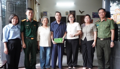 Lãnh đạo phường Hải Châu thăm, tặng quà các gia đình chính sách nhân kỷ niệm 79 năm Ngày Thương binh - Liệt sĩ (27/7/1947 - 27/7/2026)