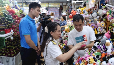 Tổ Công nghệ số cộng đồng đi từng ngõ, gõ từng nhà hỗ trợ hộ kinh doanh chuyển đổi số Tổ Công nghệ số cộng đồng đi từng ngõ, gõ từng nhà hỗ trợ hộ kinh doanh chuyển đổi số
