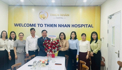Lãnh đạo phường thăm, chúc mừng doanh nghiệp nhân Ngày Doanh nhân Việt Nam 13/10