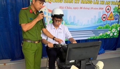 CÔNG AN PHƯỜNG HẢI CHÂU TUYÊN TRUYỀN PHÁP LUẬT, HƯỚNG DẪN KỸ NĂNG LÁI XE AN TOÀN CHO HỌC SINH CÔNG AN PHƯỜNG HẢI CHÂU TUYÊN TRUYỀN PHÁP LUẬT, HƯỚNG DẪN KỸ NĂNG LÁI XE AN TOÀN CHO HỌC SINH