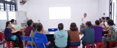 Tập huấn ghi chép số liệu và sử dụng điện thoại an toàn cho người thu mua phế liệu Tập huấn ghi chép số liệu và sử dụng điện thoại an toàn cho người thu mua phế liệu
