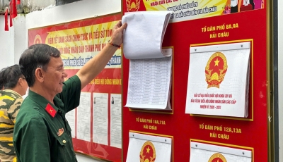 Cử tri phường Hải Châu phấn khởi tham gia bầu cử Cử tri phường Hải Châu phấn khởi tham gia bầu cử