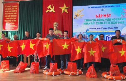 Tặng quà, động viên ngư dân Đà Nẵng dịp đầu năm