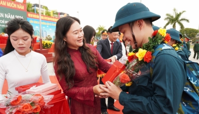 Thanh niên Hải Châu lên đường nhập ngũ