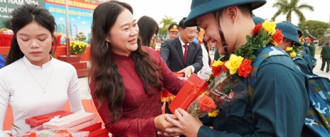 Thanh niên Hải Châu lên đường nhập ngũ