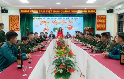 Lãnh đạo quận Hải Châu thăm, động viên các lực lượng làm nhiệm vụ đêm Giao thừa Lãnh đạo quận Hải Châu thăm, động viên các lực lượng làm nhiệm vụ đêm Giao thừa