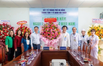 Lãnh đạo quận Hải Châu thăm các bệnh viện, đơn vị y tế nhân 70 năm Ngày Thầy thuốc Việt Nam Lãnh đạo quận Hải Châu thăm các bệnh viện, đơn vị y tế nhân 70 năm Ngày Thầy thuốc Việt Nam