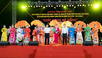 Chương trình nghệ thuật “Khát vọng Đà Nẵng” mang đến những giai điệu hào hùng, tha thiết nhắc nhớ tháng 3 lịch sử Chương trình nghệ thuật “Khát vọng Đà Nẵng” mang đến những giai điệu hào hùng, tha thiết nhắc nhớ tháng 3 lịch sử