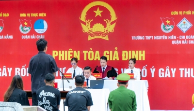 Tổ chức phiên tòa giả định cho hơn 700 học sinh, thanh niên Tổ chức phiên tòa giả định cho hơn 700 học sinh, thanh niên