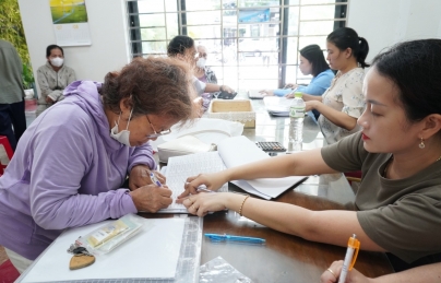 Phường Hải Châu chi trả chế độ trực tiếp cho hơn 5400 đối tượng bảo trợ xã hội Phường Hải Châu chi trả chế độ trực tiếp cho hơn 5400 đối tượng bảo trợ xã hội