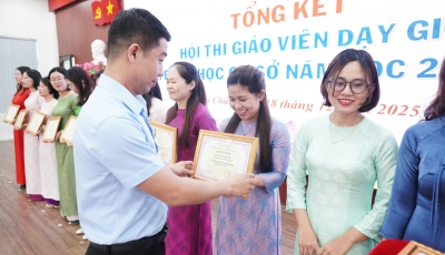 Tuyên dương khen thưởng giáo viên dạy giỏi cấp phường năm học 2025-2026 Tuyên dương khen thưởng giáo viên dạy giỏi cấp phường năm học 2025-2026