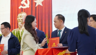 PHƯỜNG HẢI CHÂU CÔNG BỐ QUYẾT ĐỊNH TIẾP NHẬN TỔ CHỨC ĐẢNG VÀ ĐẢNG VIÊN PHƯỜNG HẢI CHÂU CÔNG BỐ QUYẾT ĐỊNH TIẾP NHẬN TỔ CHỨC ĐẢNG VÀ ĐẢNG VIÊN